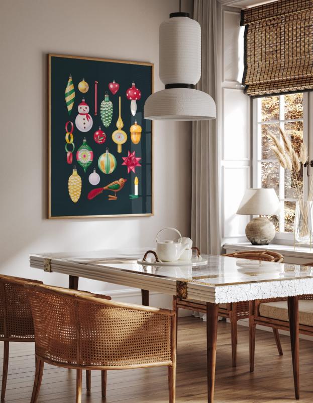 Bombki PRL ciemne stół.jpg